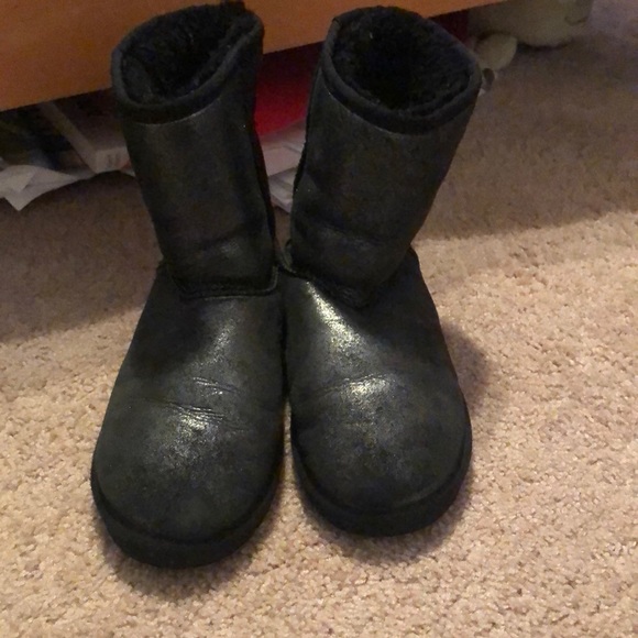 Ugg - Picture 1 of 8